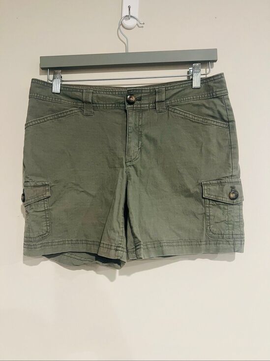 Eddie Bauer Pants - Eddie Bauer Green CArgo Khaki shorts sz 6